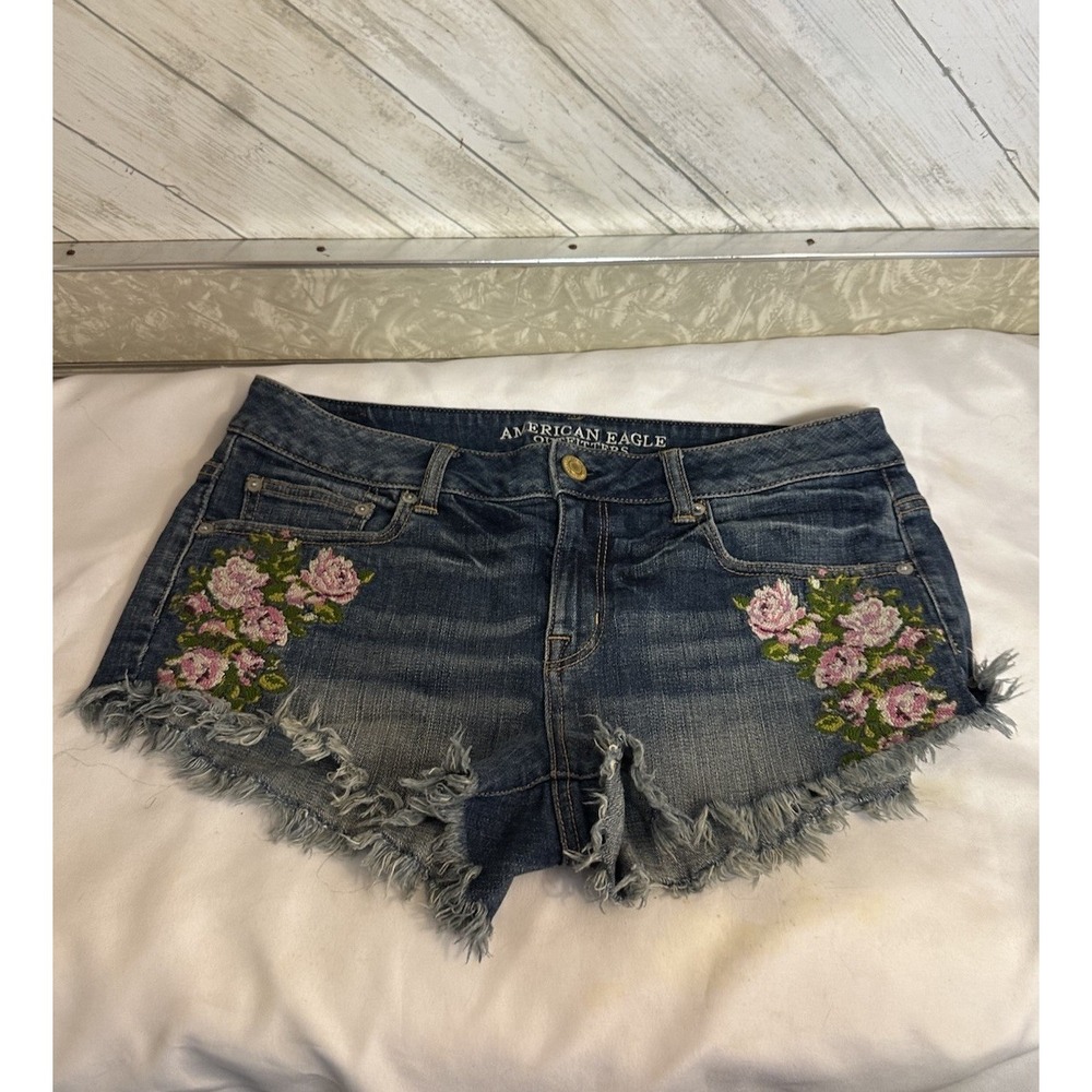 American Eagle Women's Cut Off Stretch Shorts Frayed Embroidered Flowers Size 10
